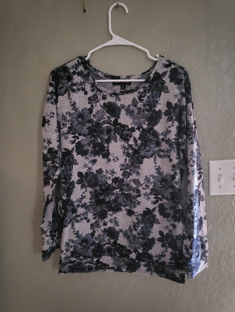 Mason & Mackenzie Women's Floral Long Sleeve Top